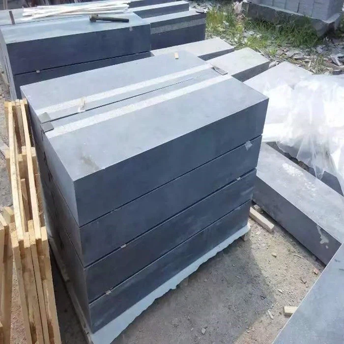 Бруківка з синього вапняку